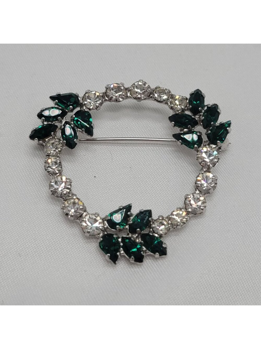Vtg Emerald Green & Clear Rhinestone Circle Brooch Pin Wreath Delicate 1.5"